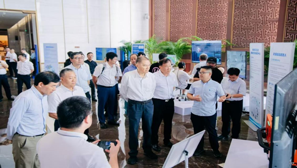 我司負責人產品講解溝通